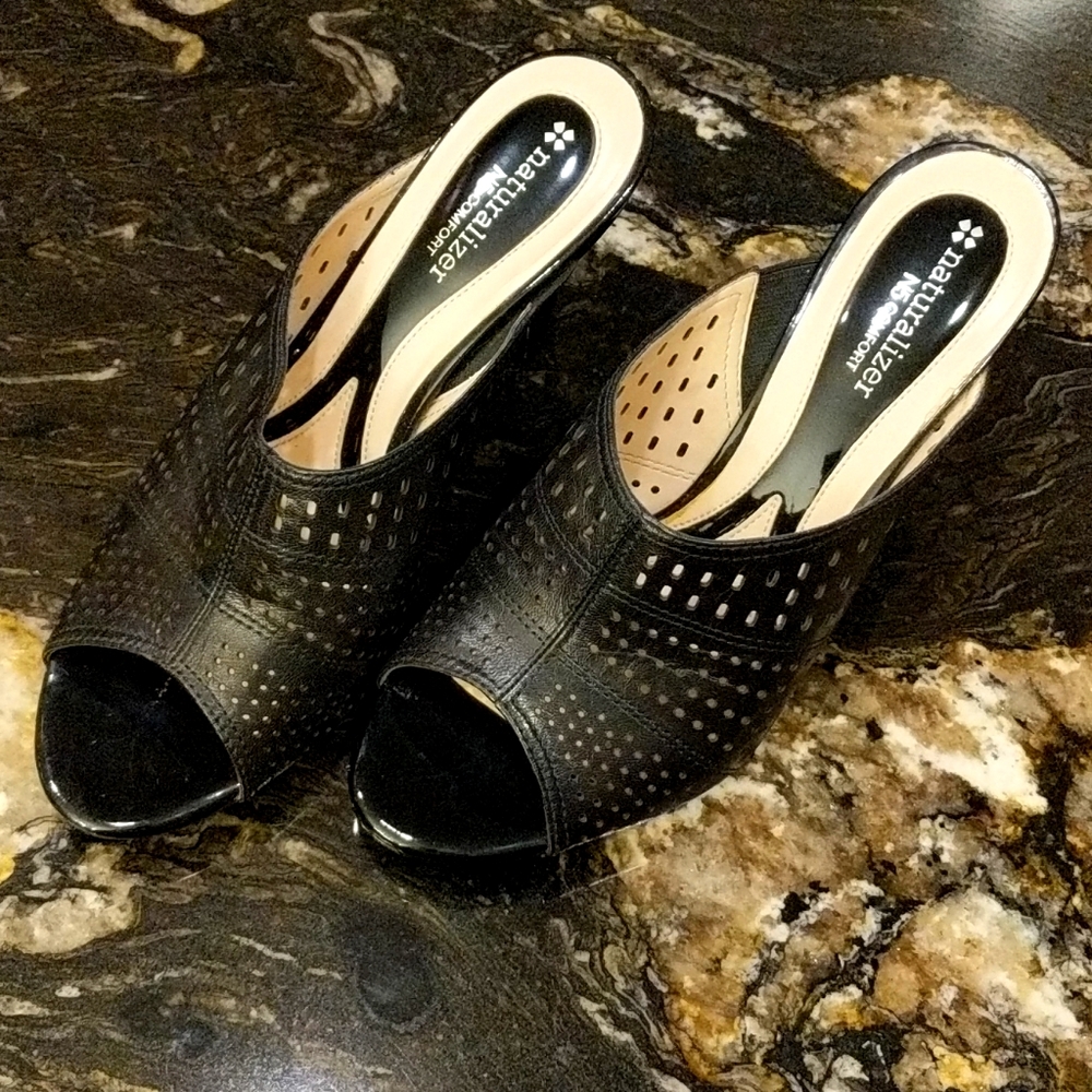 Naturalizer BLK Leather Sandles, 9W